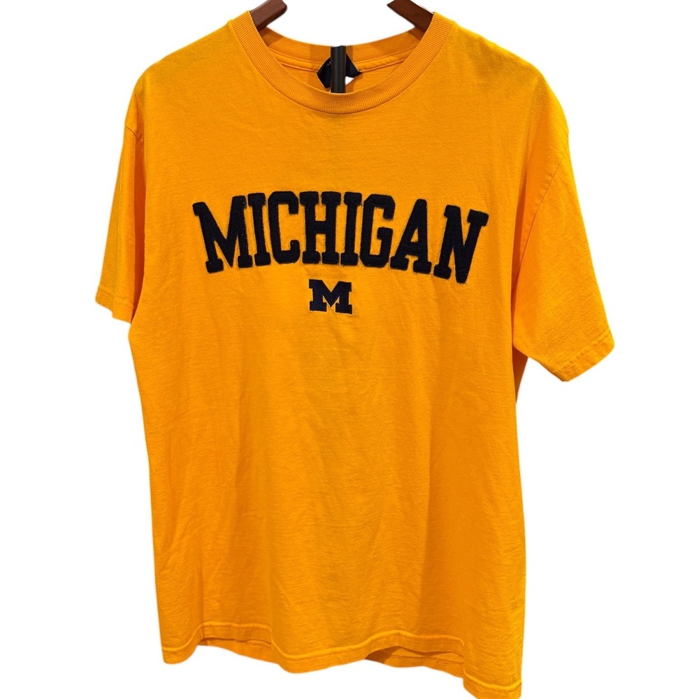 AS Sports Michigan Wolverines T-Shirt Mens‎ Yellow Embroidered Spellout Tee L